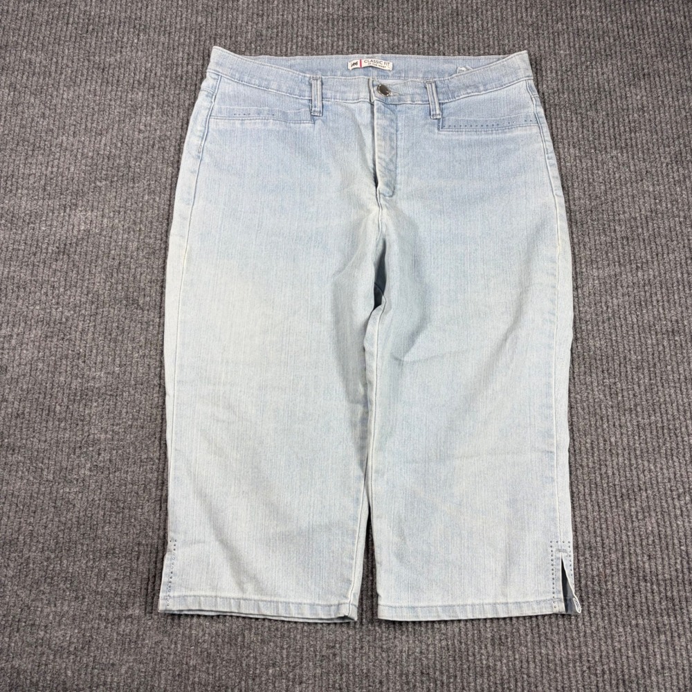 Lee Classic Fit Jeans Womens 12 at the Waist Light Wash Denim Capri